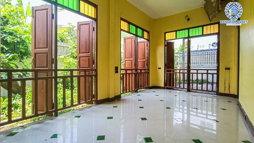 *****ทาวน์โฮมมือสองย่านนนทบุรี ม.ลูกกอล์ฟ พรีเมี่ยม ติวานนท์-ปากเกร็ด #หลังมุม เนื้อที่กว้างขวางสุดๆ ถึง 46 ตร.ว. ฟังก์ชัน 3 ห้องนอน 3 ห้องน้ำ 3 ที่จอดรถ ตกแต่งบ้านด้วยวัสดุอย่างดี พร้อมของแถมเพียบ! บนทำเลคุณภาพ ใกล้รถไฟฟ้าสายสีชมพู "สถานีแยกปากเกร็ด" และทางด่วน "ศรีรัช"